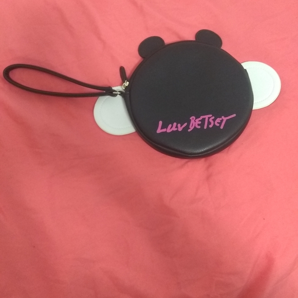 Betsy johnson bee purse 🐝🐝 - Picture 2 of 5